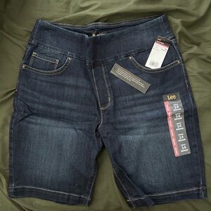 Lee sculpting pull on bermuda shorts